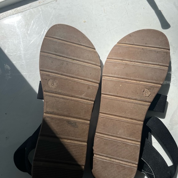 Size 8, Steve Madden black strap sandals - Picture 4 of 6